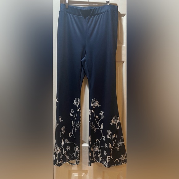 💕💕💕SOLD💕💕SOLD SHEIN Palazzo Floral Pants. NWOT - Picture 3 of 5